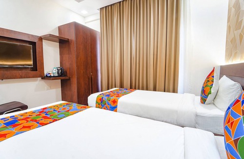 Vyalikaval HBCS Layout Hotel | FabHotel Ellegant Inn