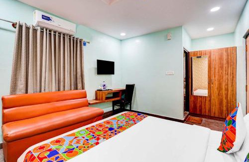 Krishnarajapura Hotel | FabHotel Emara Inn