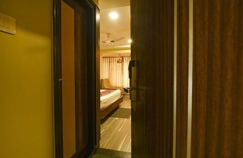 Shivaji Nagar Hotel | Fabhotel Emerald Resort