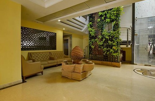 Shivaji Nagar Hotel | Fabhotel Emerald Resort