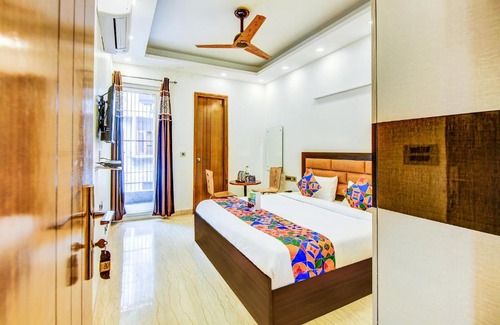 Lajpat Nagar Hotel | FabHotel Floyd