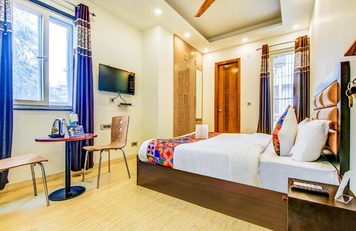 Lajpat Nagar Hotel | FabHotel Floyd