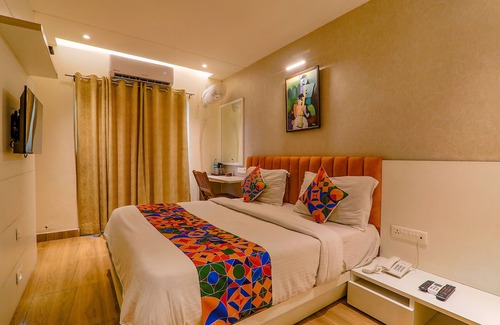 Alambagh Hotel | FabHotel Geetraj Palace