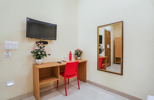 New Delhi Hotel | FabHotel GK Residency