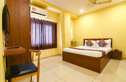 Dumdum Hotel | Fabhotel Gokul Residency