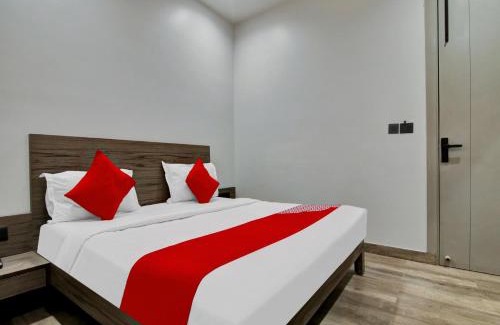 Delhi Hotel | FabHotel Golden Petal