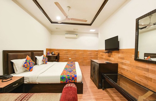 Safdarjung Enclave Hotel | Fabhotel Green Park