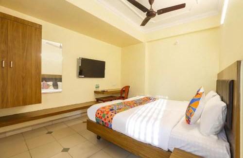 Central Chennai Hotel | FabHotel GT Galaxy Park - Nr Express Avenue Mall, Royapettah