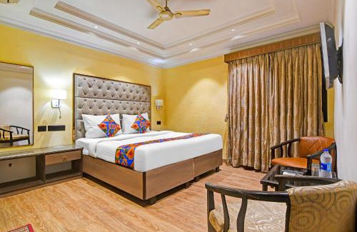 Taltala Hotel | FabHotel Gulshan International - Nr Peter Cat Park Street