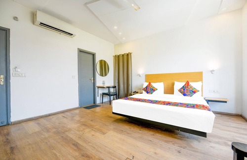 Pitampura Hotel | FabHotel Harsh Vihar