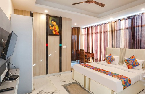 Knowledge Park III Hotel | Fabhotel Heart Beat
