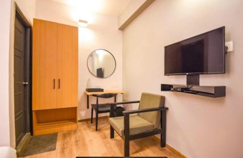 Taltala Hotel | FabHotel Heera Holiday Inn - Nr Eden Garden Stadium