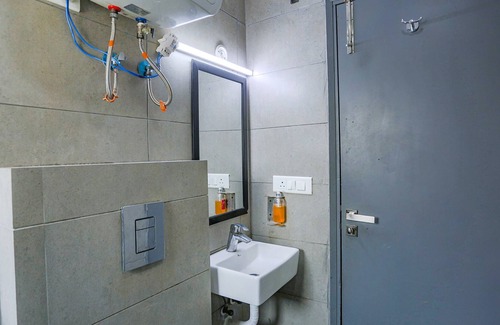 Delhi Hotel | FabHotel Indraprastha