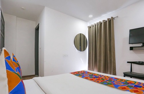 Delhi Hotel | FabHotel Indraprastha