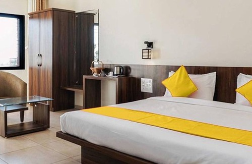 Parner Hotel | Fabhotel Karishma Palace
