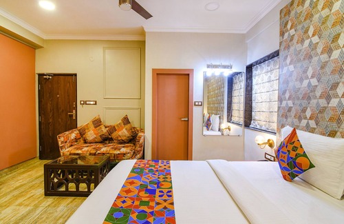 Kalighat Hotel | FabHotel Krishna I