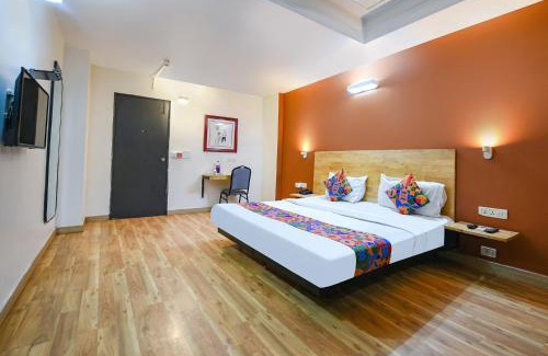 New Friends Colony Hotel | FabHotel La Serene NFC