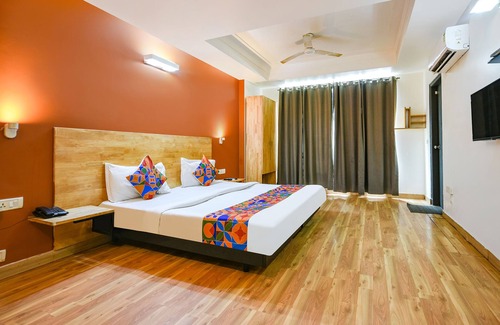 New Friends Colony Hotel | FabHotel La Serene NFC