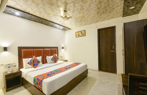 Faridabad Hotel | FabHotel Lazeeno
