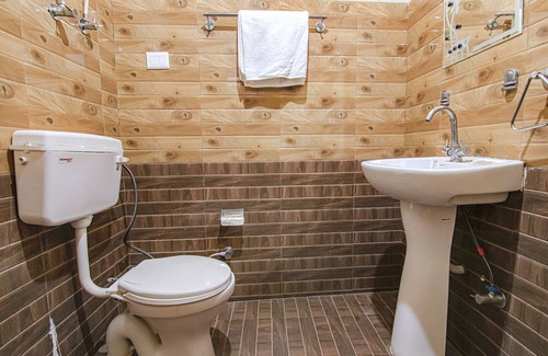 Vashist Hotel | FabHotel Mahadev Cottage