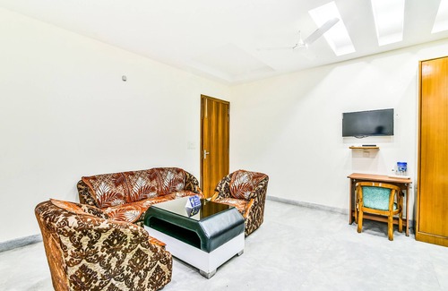 Sector 70 Hotel | Fabhotel Merriment