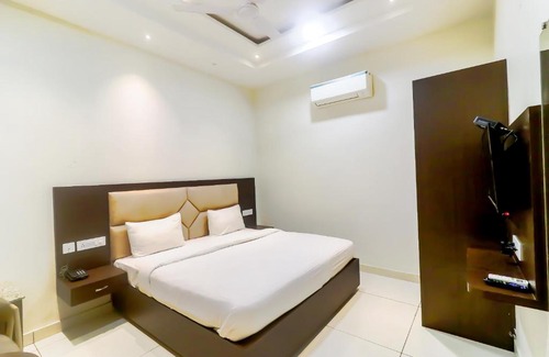 Zirakpur Hotel | FabHotel Nido