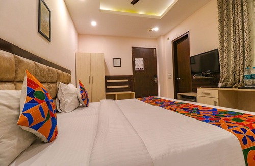 Jasola Hotel | FabHotel Nirvana Suites