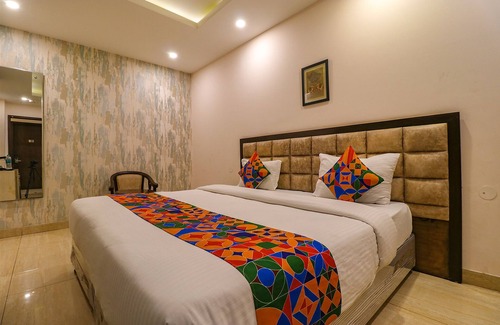 Jasola Hotel | FabHotel Nirvana Suites
