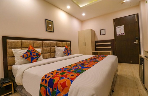 Jasola Hotel | FabHotel Nirvana Suites