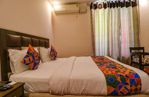Jasola Hotel | FabHotel Nirvana Suites