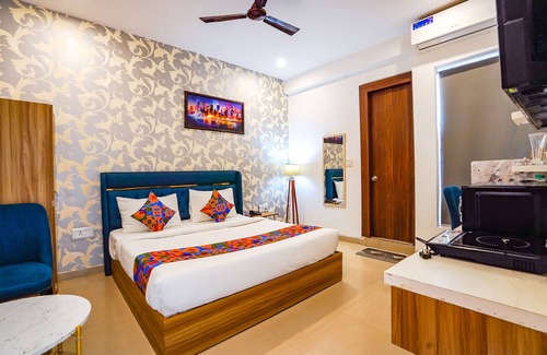 Sector 70 Hotel | Fabhotel Noida Business Suites