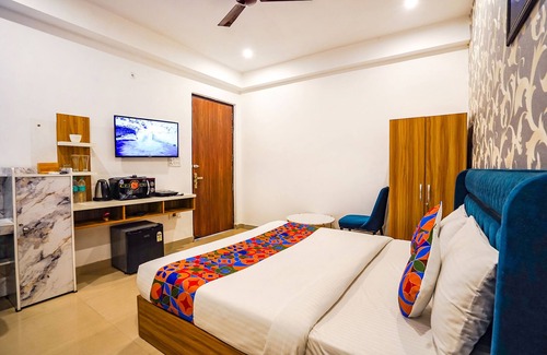 Sector 70 Hotel | Fabhotel Noida Business Suites