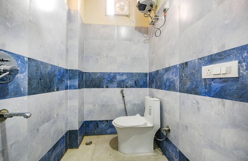 Sector 70 Hotel | Fabhotel Palm Paradise