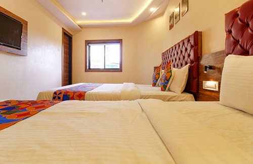 Prabhadevi Hotel | FabHotel Peninsula