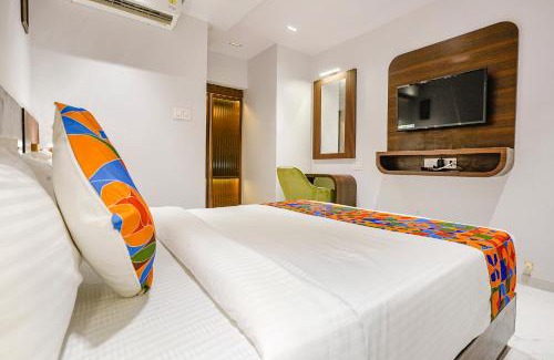 Borivali West Hotel | FabHotel Peralz - Nr Boriwali Station