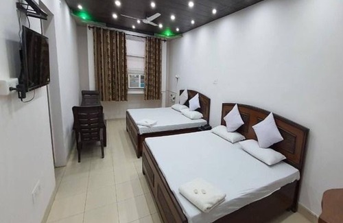 Kalka Hotel | Fabhotel Pinjore Holiday Home