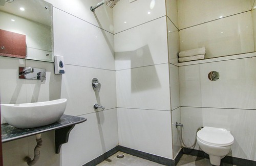 Delhi Hotel | FabHotel Prime Golden Glory