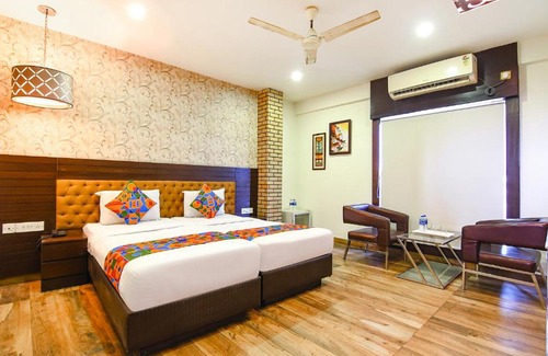 Park Street Hotel | FabHotel Prime Goodwill