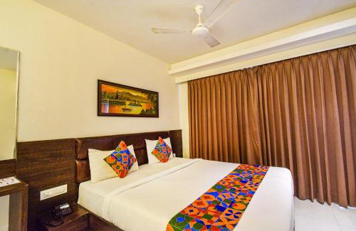 HITEC City Hotel | FabHotel Prime Prowell Crown - Nr TCS Deccan Park, Hitech City