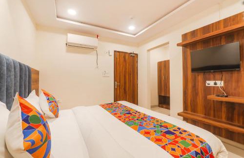 Indira Nagar Hotel | FabHotel Rachna Palace and Banquets - Nr Lekhraj Metro Station