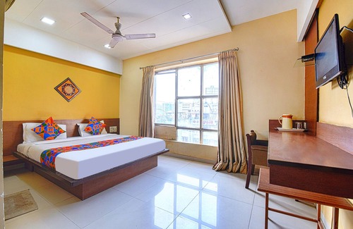 Surat Hotel | Fabhotel Rb Residency
