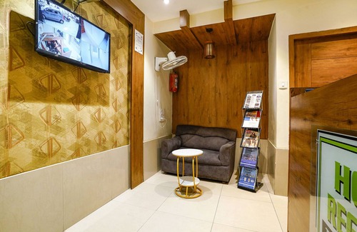 Vile Parle Hotel | Fabhotel Regal Inn