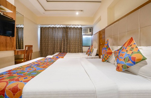 Vile Parle Hotel | Fabhotel Regal Inn