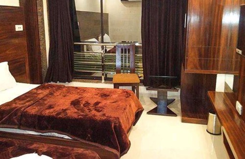 Surat Hotel | FabHotel Rest Inn