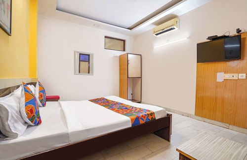 Defence Colony Hotel | Fabhotel Richa Palace