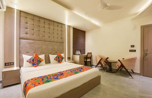 Faridabad Hotel | FabHotel Ronald Inn