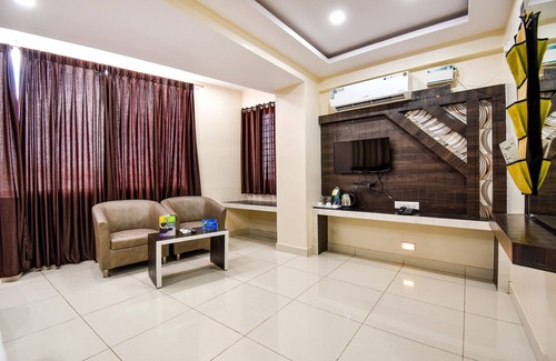 Yelahanka Hotel | Fabhotel Rotano Suites