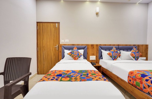 Bengaluru Hotel | FabHotel Royal Grand
