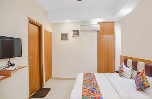 Knowledge Park III Hotel | FabHotel Royal Stay I