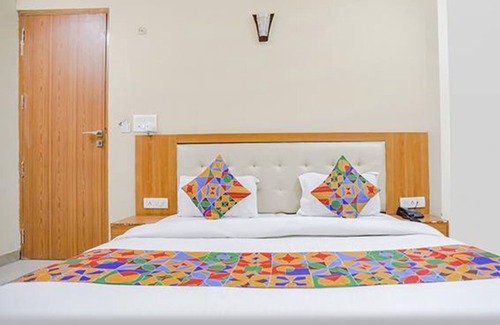 Knowledge Park III Hotel | FabHotel Royal Stay I